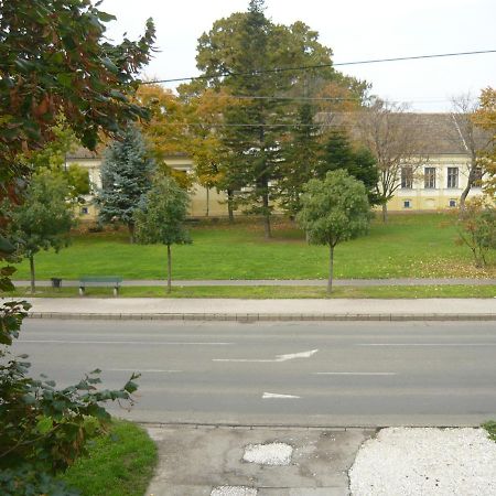 Szent Istvan Panzio Hódmezővásárhely Exteriör bild