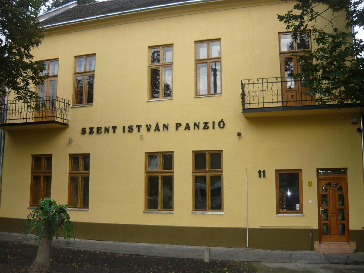 Szent Istvan Panzio Hódmezővásárhely Exteriör bild